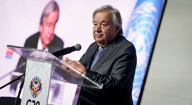 Генеральный секретарь ООН Антониу Гутерриш выступает с речью на саммите «Группы двадцати» в Южной Африке.